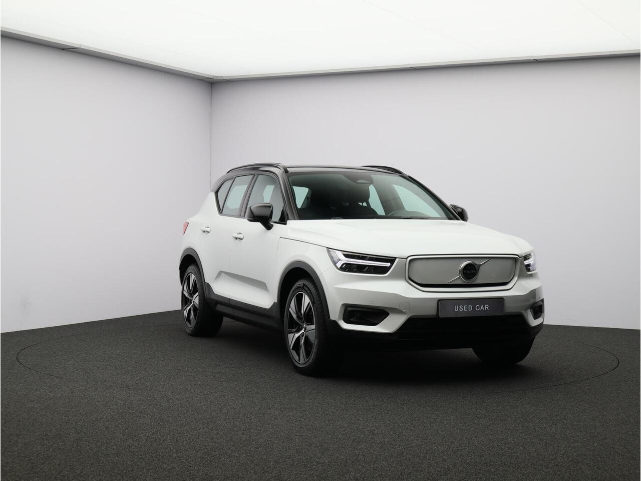 Volvo XC40 Recharge P8 AWD R-Design 93% SOH / Trekhaak / Elektr. bed. stoelen / Stuur+stoelverwarming / Keyless / Adaptive Cruise / Pilot Assist /