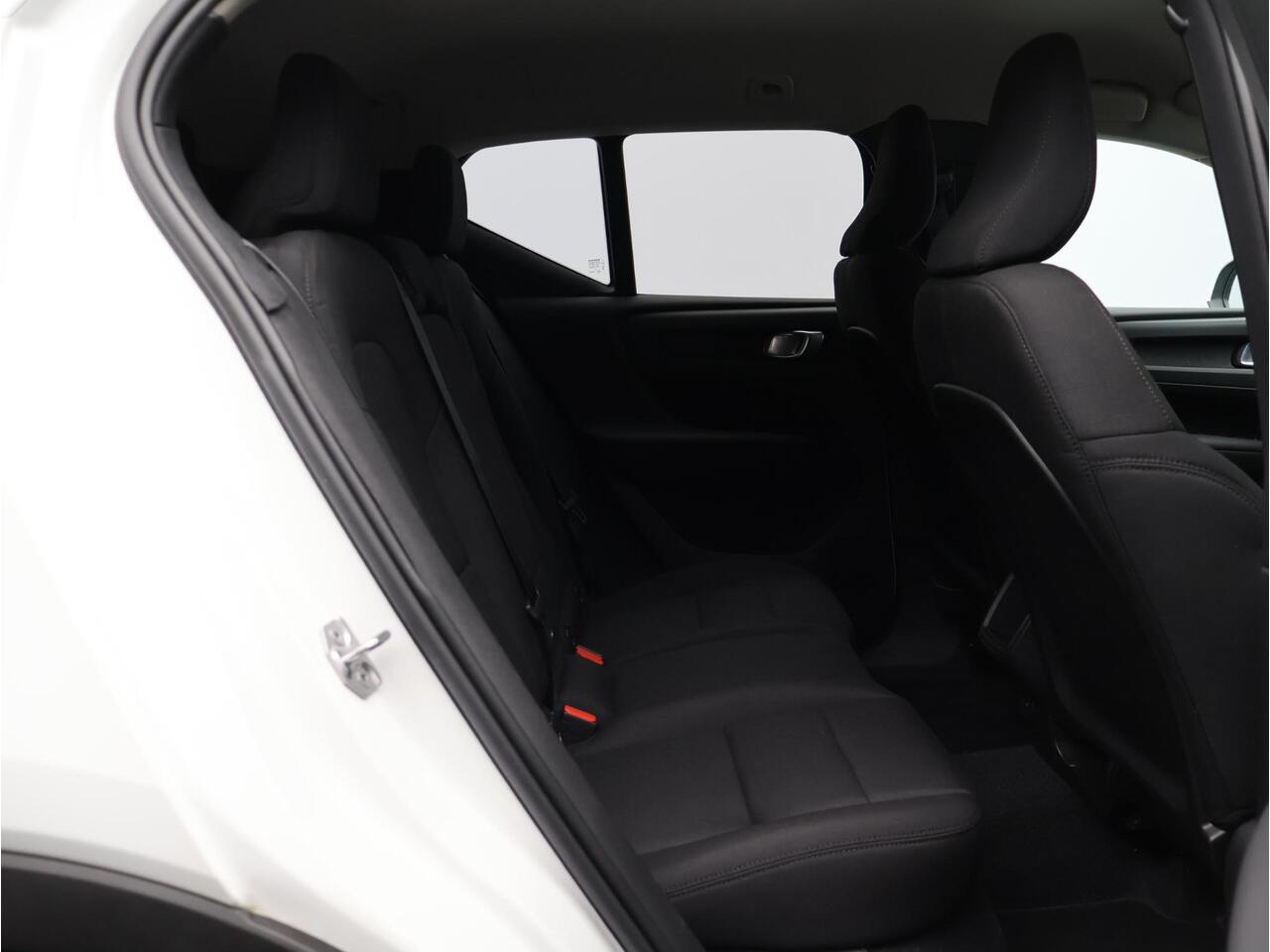 Volvo XC40 T3 Automaat / Trekhaak / Park assist v+a+camera / Stoel+voorruitverwarming