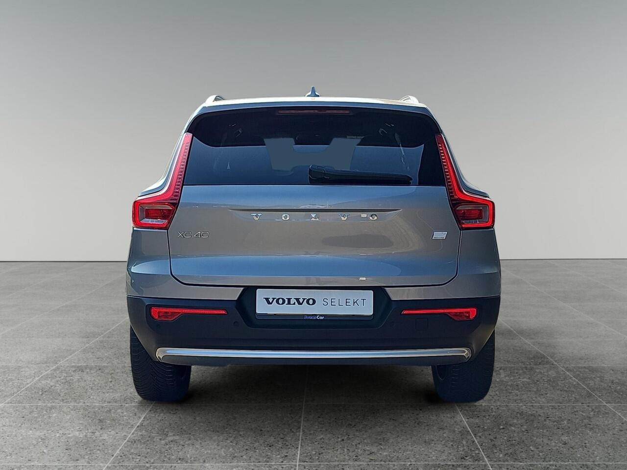 Volvo XC40 1.5 T4 Plug-in hybrid Plus Bright | Panormadak | Stoelverwarming | Elektrisch verstelbare voorstoelen | Harman/Kardon |