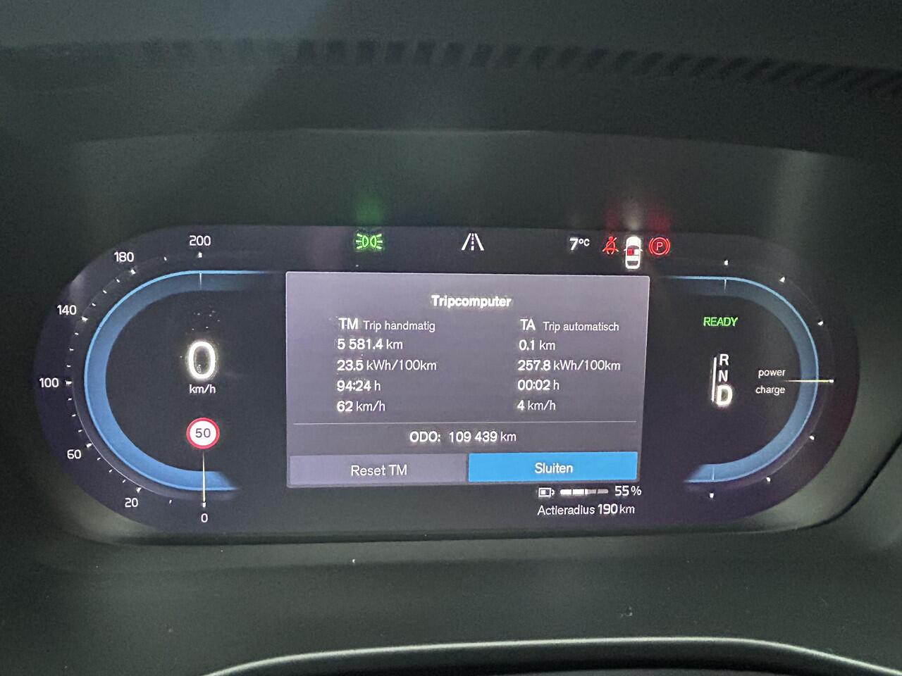 Volvo XC40 Recharge P8 AWD R-Design Driver assist/ Climate /Park assit/ extra getint glas/ 20 inch/ nubuck bekleding