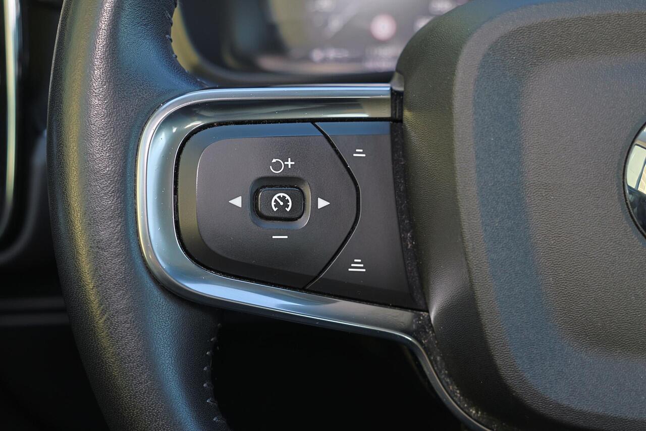 Volvo XC40 T4 Recharge Inscription Expression - Parkeersensoren achter - Cruise control - Standkachel - Elektr. inklapbare trekhaak - 18' LMV