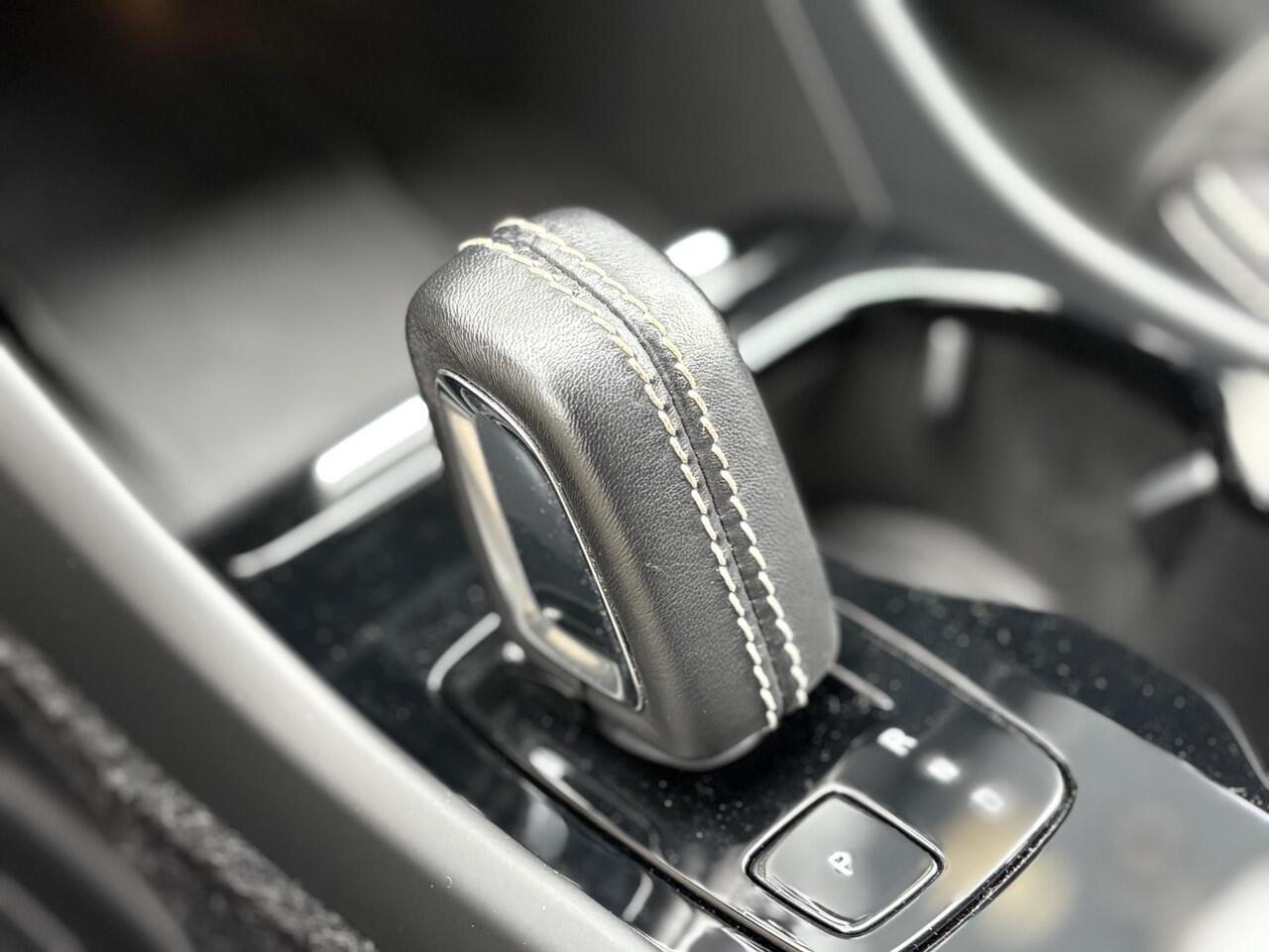 Volvo XC40 Recharge P8 AWD R-Design | Blis | Adaptieve cruise controle | Memory | Camera | Warmte Pomp | Stoel + Stuur verwarming |