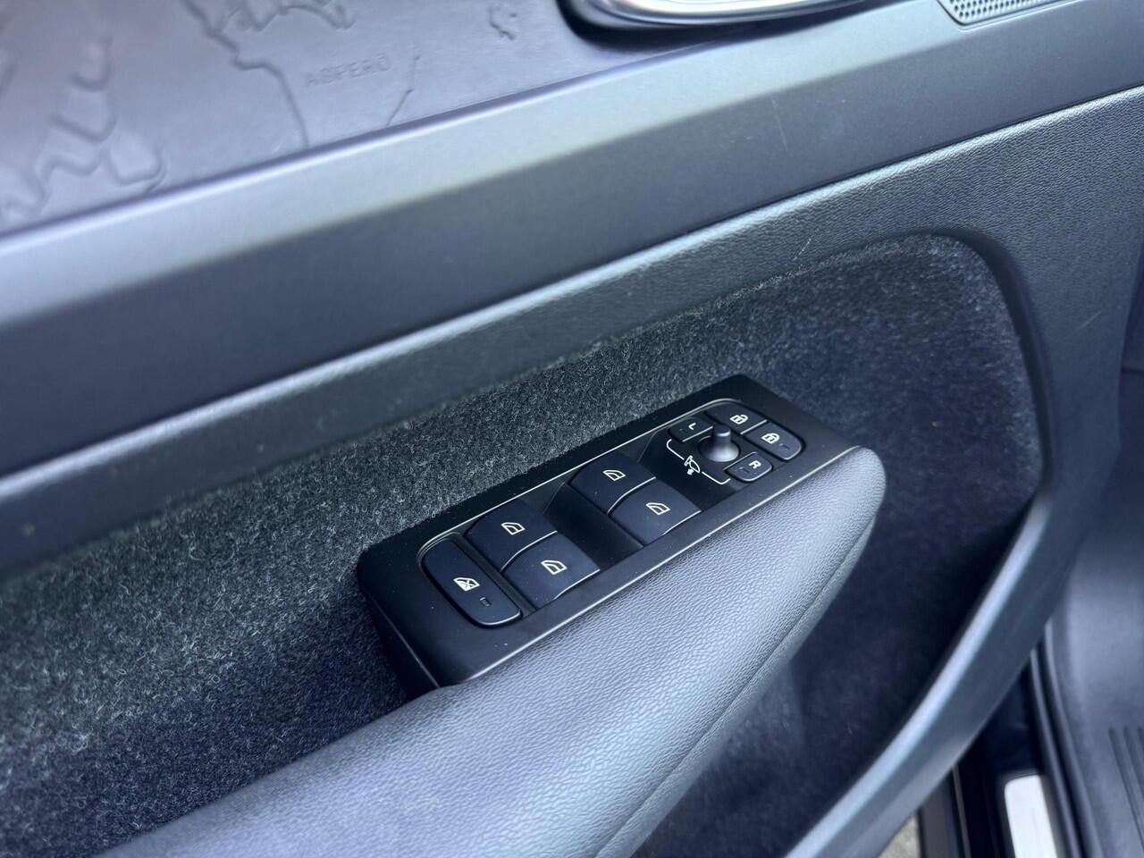 Volvo XC40 1.5 T4 Recharge R-Design Expression NL AUTO | CAMERA | PANO |