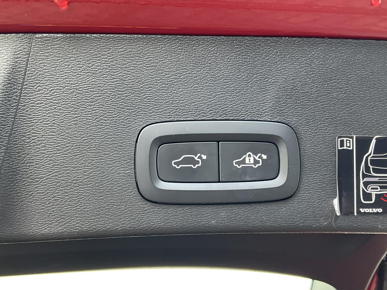 Volvo XC40 1.5 T4 Recharge Inscription PHEV Nav/Cruise Carplay Elek.Klep Plug-in!