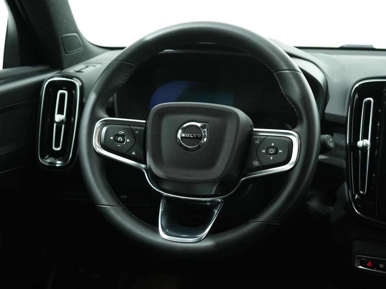 Volvo XC40 RECHARGE 232PK PLUS 70 KWH 96,72% SOH | Pilot Assist | Stoel/Stuurverwarming | Camera