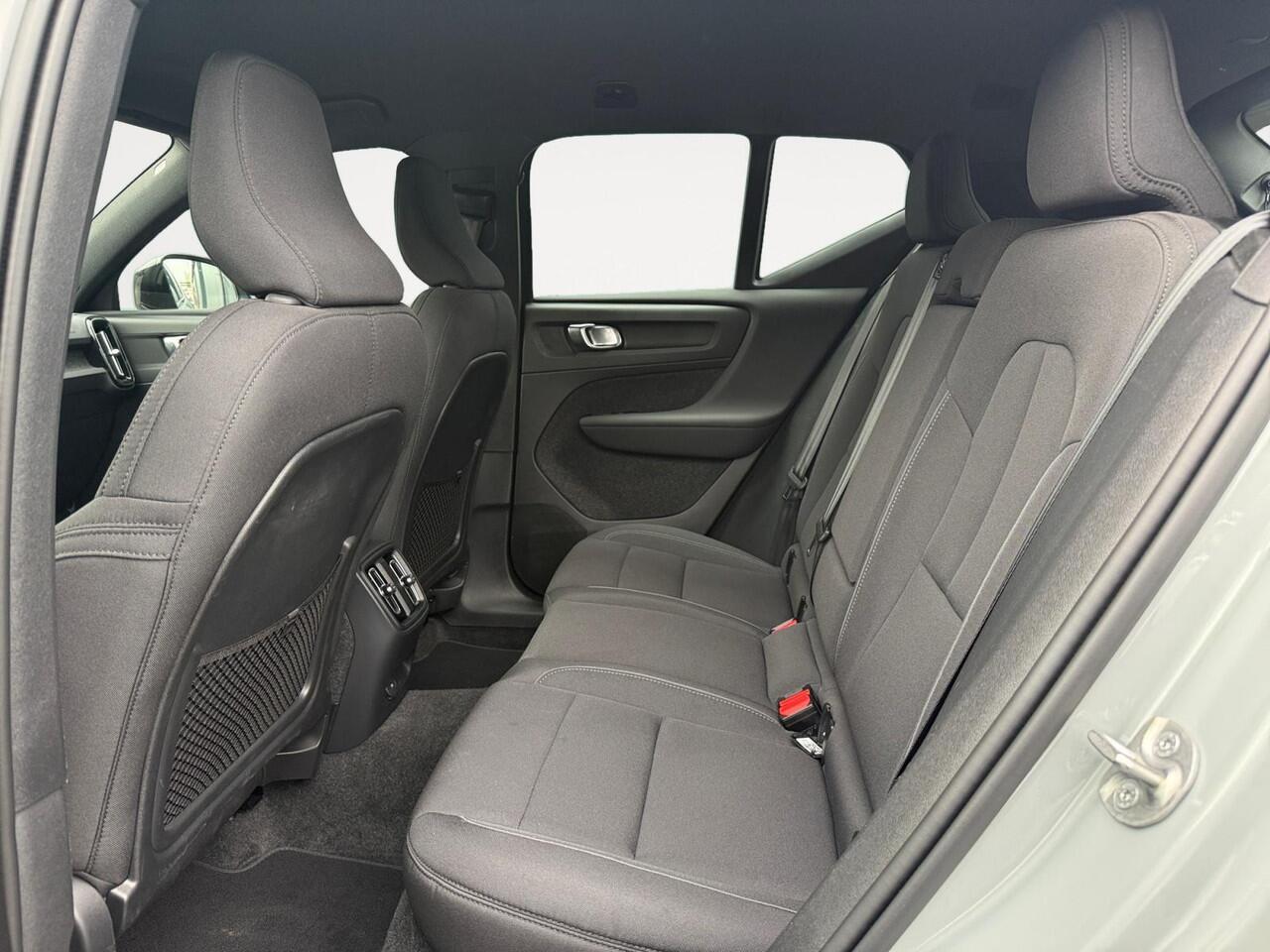 Volvo XC40 Single Motor Extended Range Plus 82 kWh | Trekhaak | Stoelverwarming | Adaptieve Cruise Control |