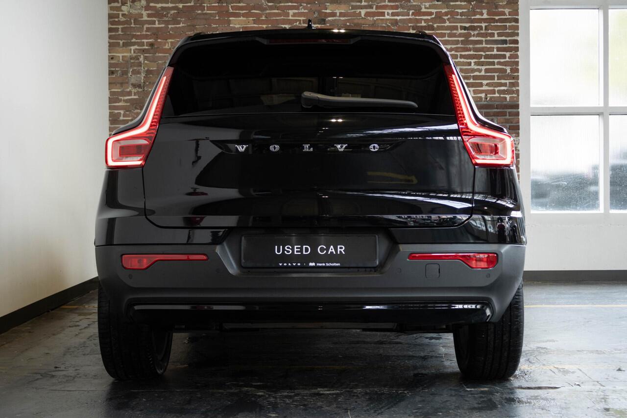 Volvo XC40 T3 Automaat R-Design | Panoramadak | 360° Parkeercamera | Adaptive Cruise Control | BLIS | Parkeersensoren voor + achter | Harman Kardon Premium Audio | BLIS | Stoelverwarming | Volvo on Call | 19'' Lichtmetalen velgen