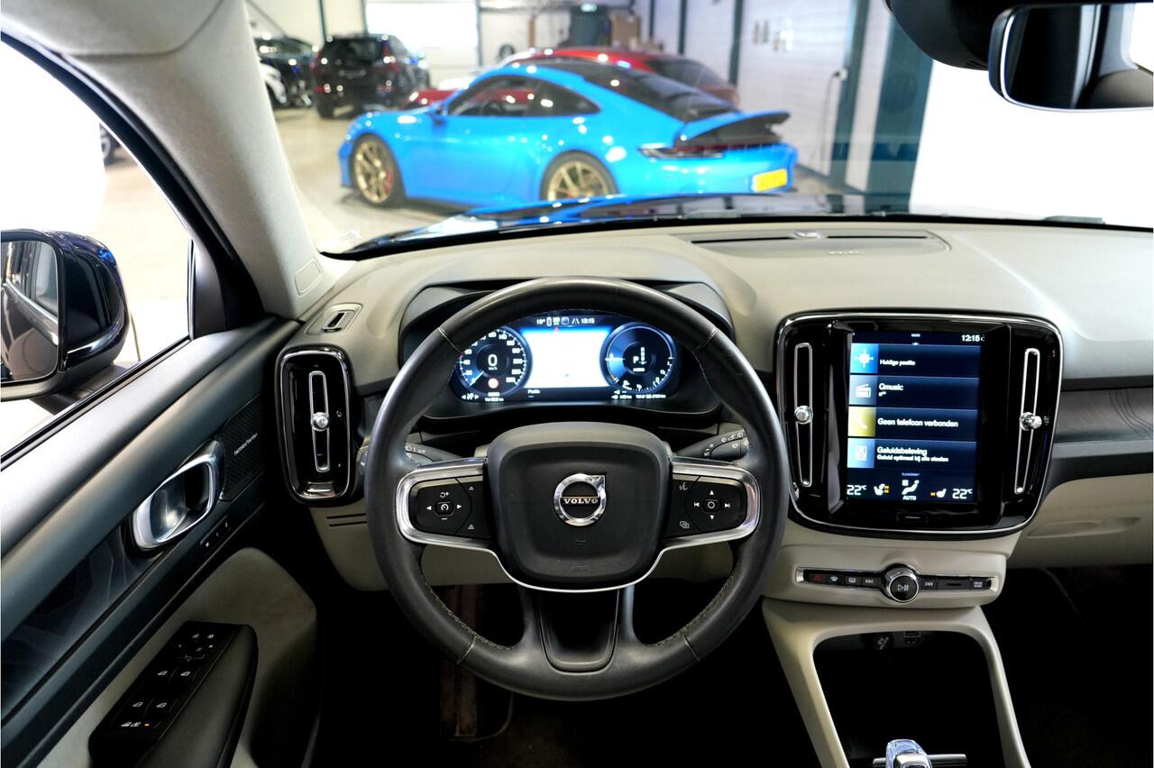 Volvo XC40 1.5 T5 Plug-in Hybrid 193kW/262pk DCT7 Ultimate Bright FACELIFT! PANORAMADAK + HARMAN/KARDON + ADAPT.CRUISE + PILOT ASSIST + NAVI SENSUS + BLIS + LANE ASSIST + EL.STOELEN + STOEL-&STUURVERWARMING + CAMERA + KEYLESS + PARKSENSOREN V&A + 20" LM-VELGEN!!