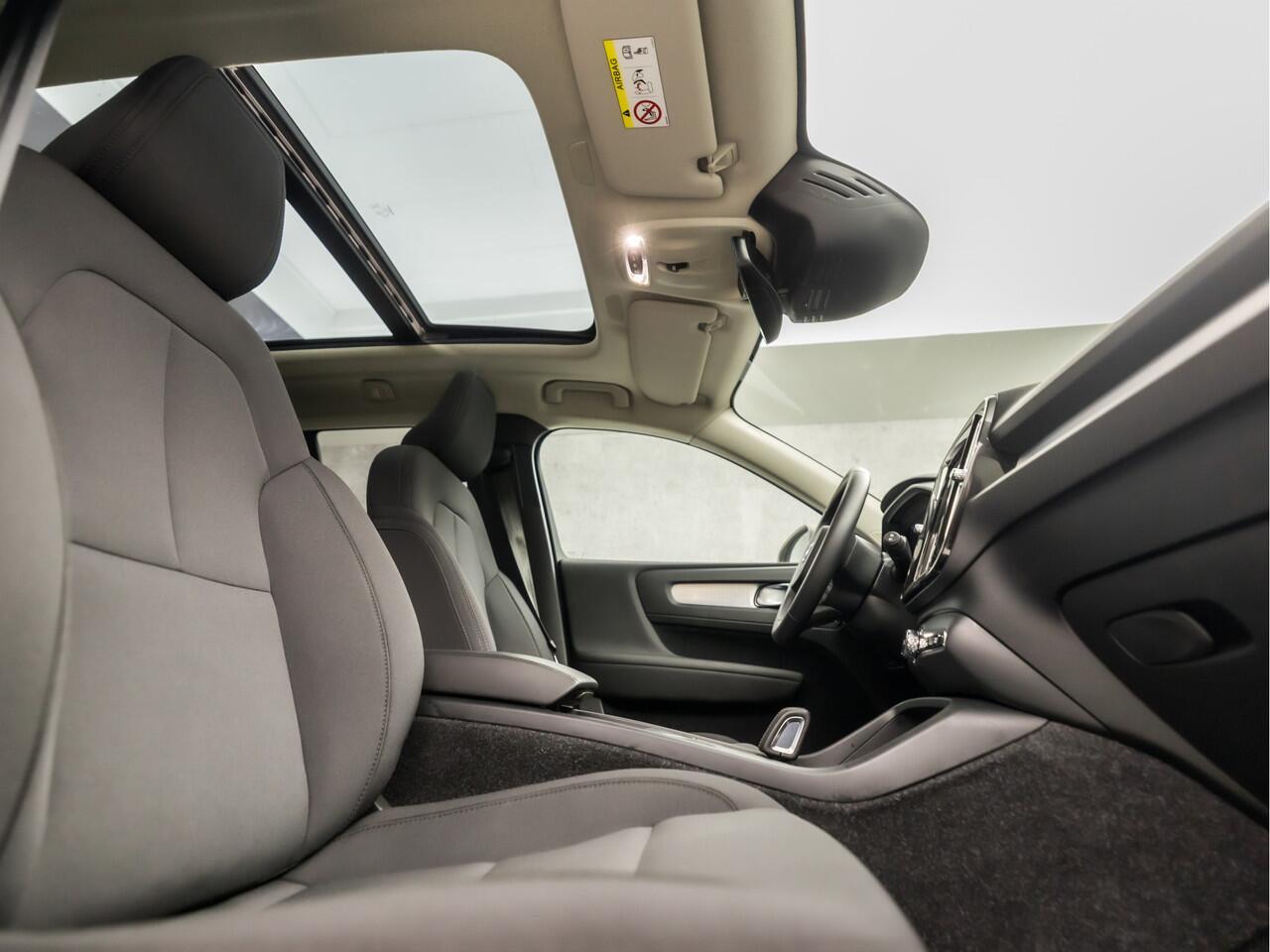 Volvo XC40 1.5 T5 Recharge Inscription 262Pk Automaat (PANORAMADAK, DEALER ONDERHOUDEN, KEYLESS ENTRY, APPLE CARPLAY, STUUR/STOEL VERWARMING, STANDKACHEL, SPORTSTOELEN, NIEUWSTAAT)