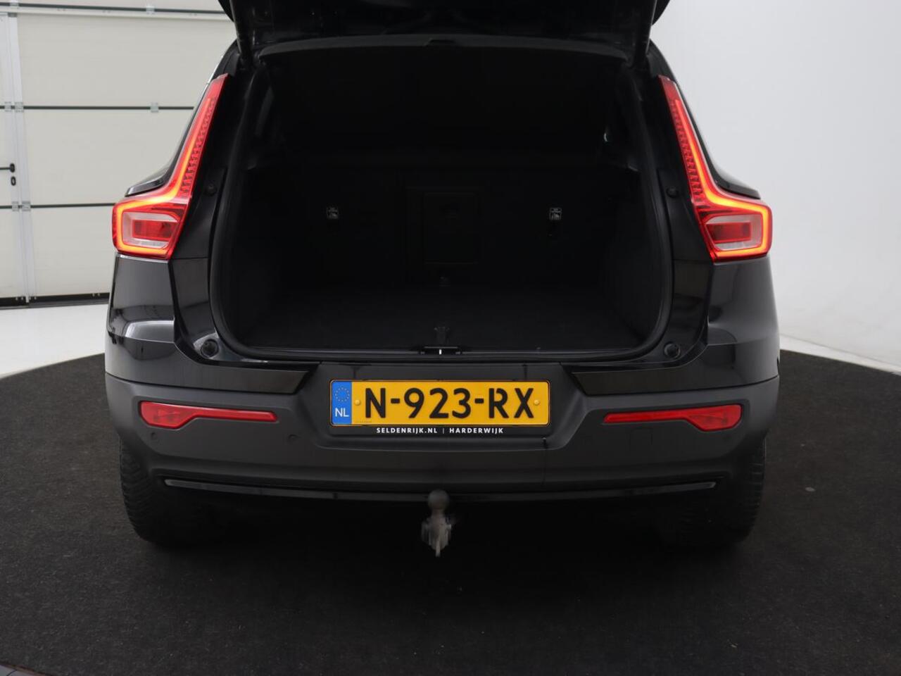 Volvo XC40 Recharge Plus | Trekhaak | Stoel & stuurverwarming | Warmtepomp | Adaptive cruise | Carplay | Navigatie | Camera | Leder/Alcantara | Full LED | DAB | Standkachel | Bluetooth | Climate control