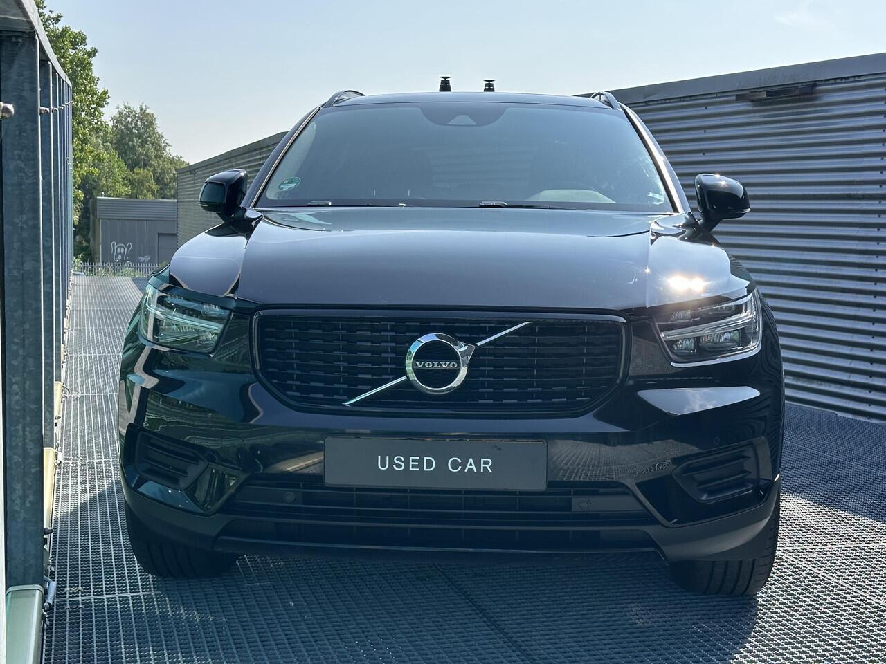 Volvo XC40 1.5 T3 R-Design Automaat, Panoramadak, Trekhaak semi elektrisch inklapbaar, Driver assist, BLIS, Intellisafe, Stoelverwarming, Stuurverwarming