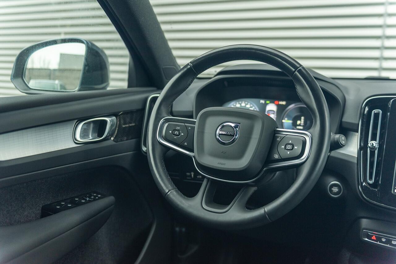 Volvo XC40 T4 Aut. Plug-in Hybrid Inscription Panoramadak Stoelverwarming Parkeercamera 211pk