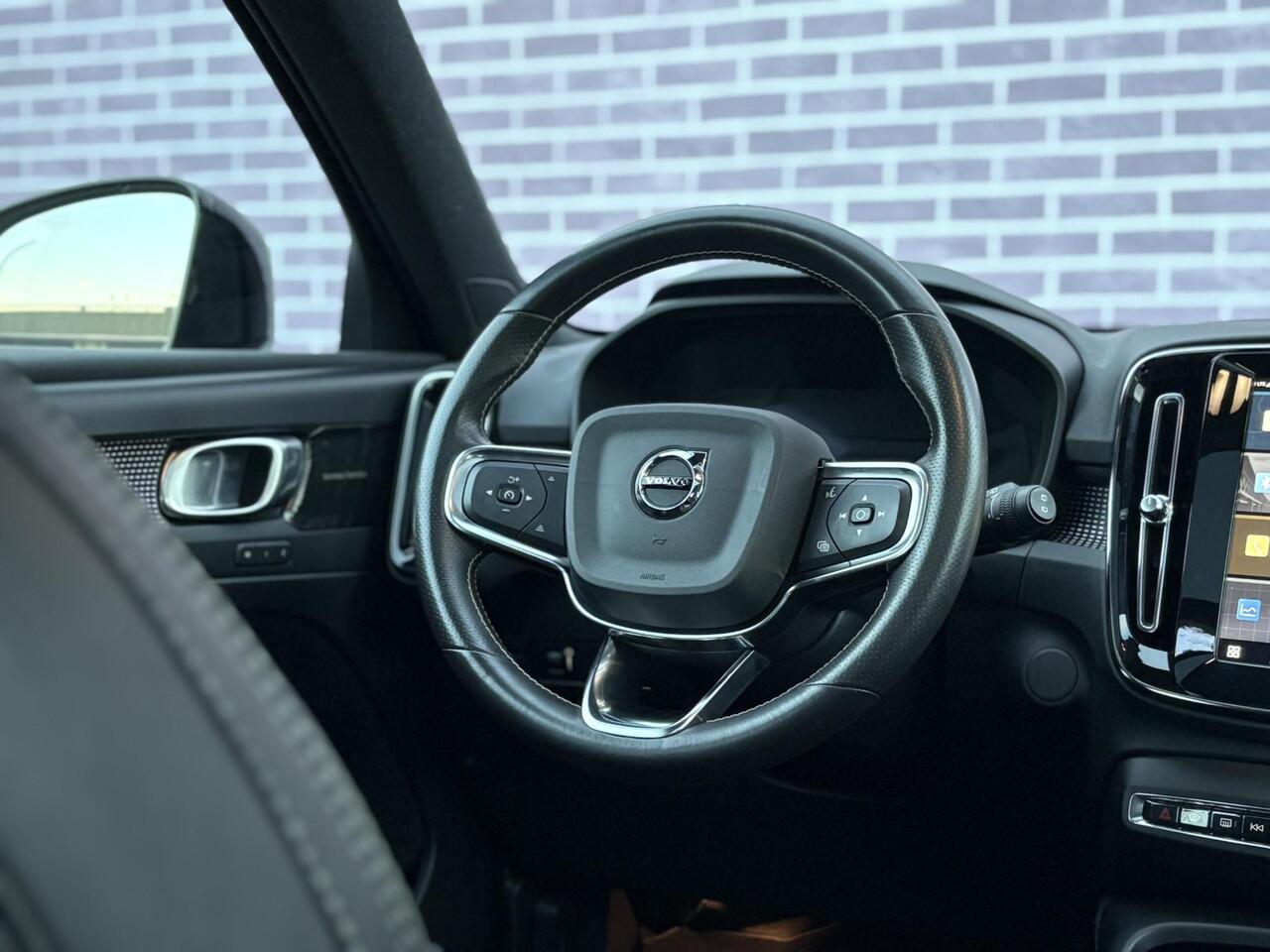 Volvo XC40 Recharge P8 AWD R-Design | Adaptieve cruise controle | BLIS | Panorama Schuifdak | 360º Camera | Harman/Kardon | Adaptive LED koplampen | Memory | VOL