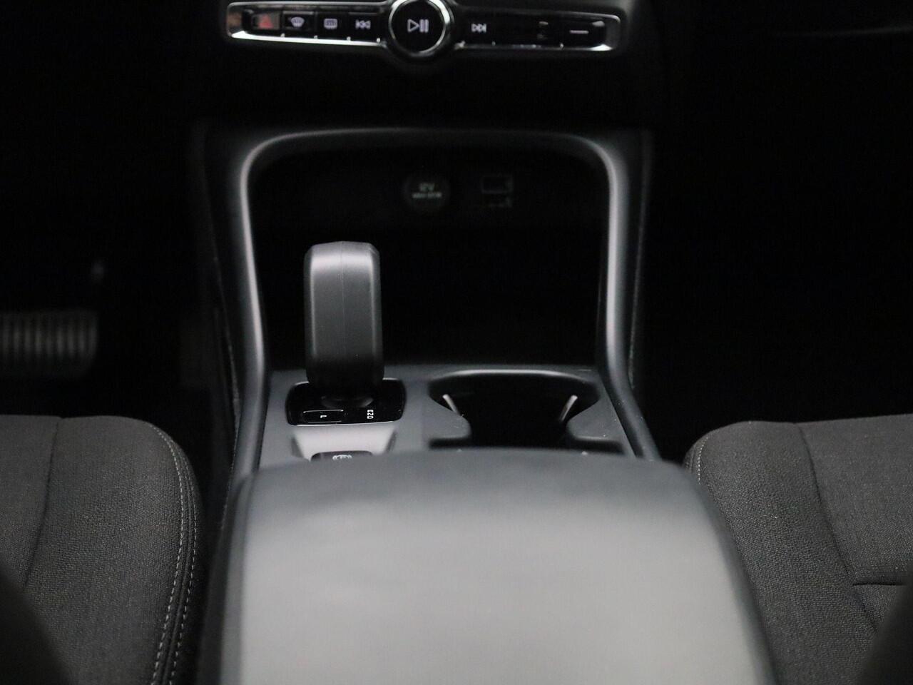 Volvo XC40 T2 Essential | Navigatie | Climate control | Parkeersensoren