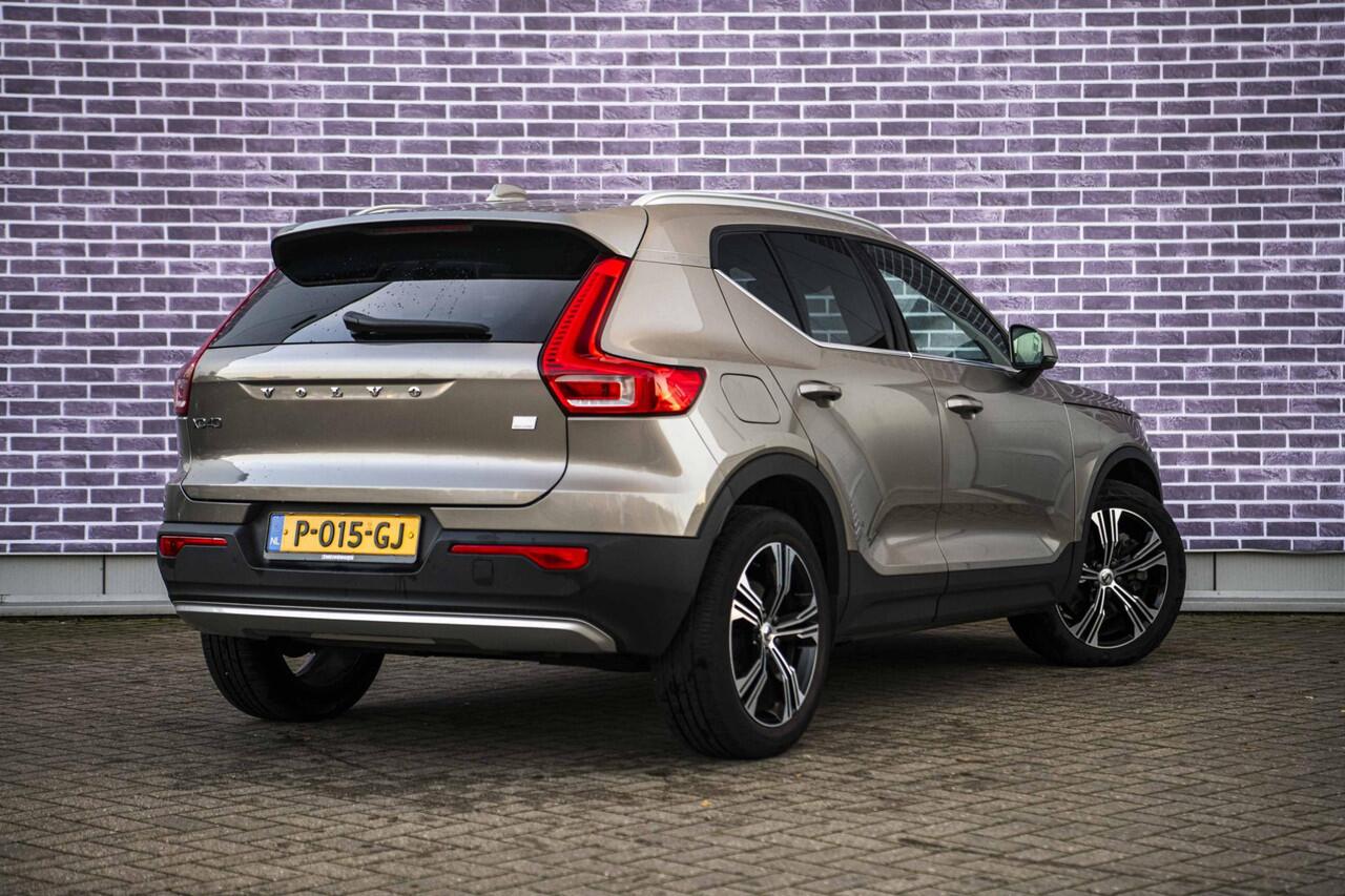 Volvo XC40 1.5 T4 Recharge Inscription | Trekhaak | 19" | Adaptieve Cruise Control | Leder | Parkeer Camera | Keyless Entry |