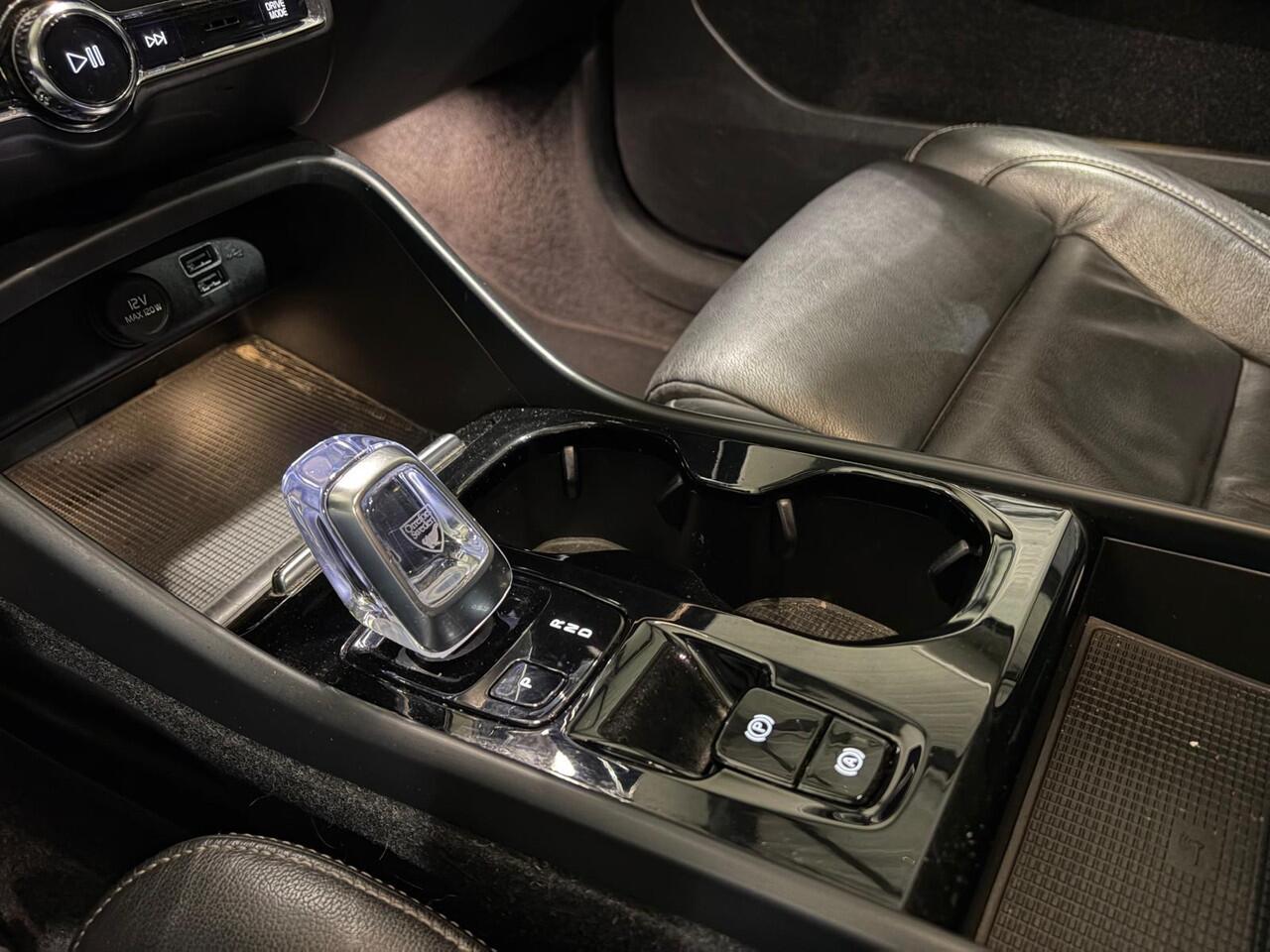 Volvo XC40 T5 Aut. Plug-in Hybrid Inscription Leder Parkeercamera 262pk