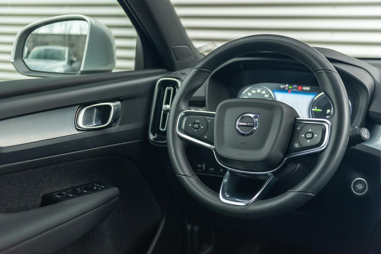 Volvo XC40 T4 Aut. Plug-in Hybrid Ultimate Bright Parkeercamera Navigatie 211pk