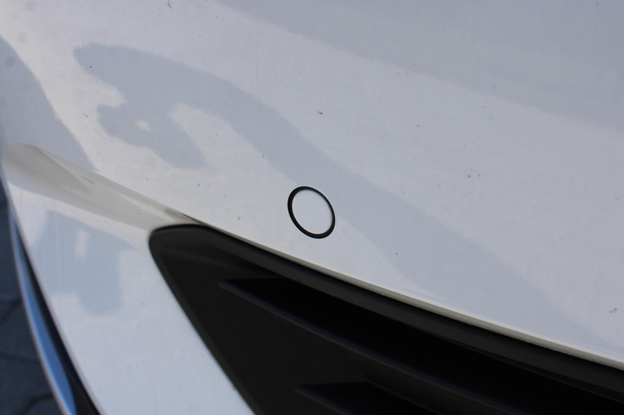 Volvo XC40 1.5 T5 Twin Engine Momentum Pro | Incl. 12 maanden garantie | 100% onderhouden | Cruise control | Climate control | Apple carplay/Android auto | Parkeercamera | Stoelverwarming |