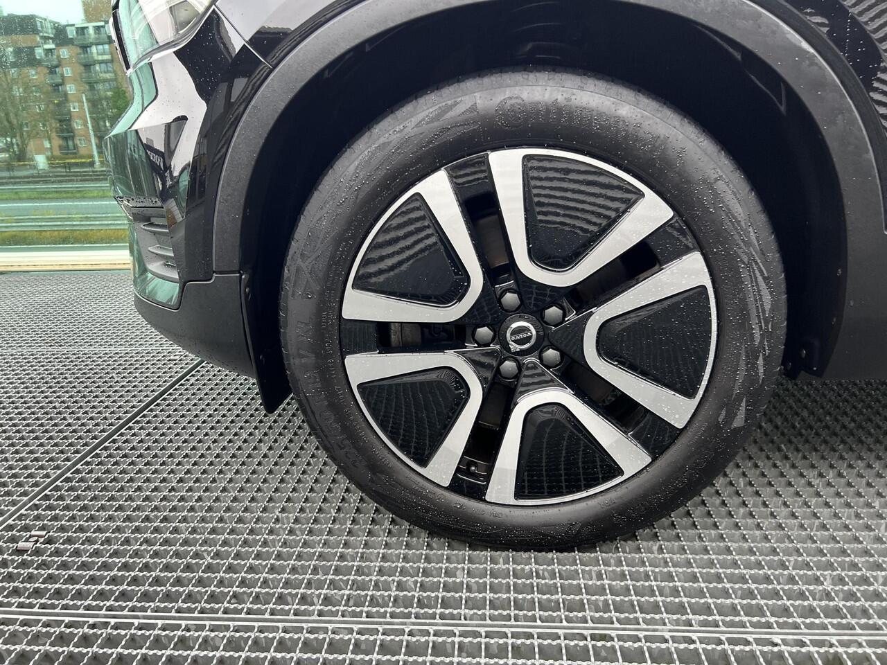 Volvo XC40 1.5 T5 Twin Engine Inscription lederen bekleding, Verwarmde stoelen, Panorama dak, Parkeer Camera, Apple Car Play-Android auto, Trekhaak semi elektrisch