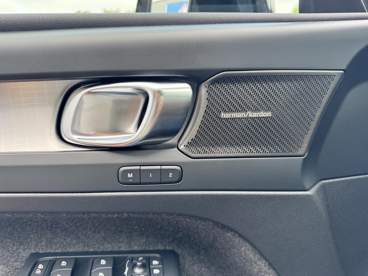 Volvo XC40 2.0 B4 Automaat Plus Dark Lounge | 20'' Wielen | Forest Lake