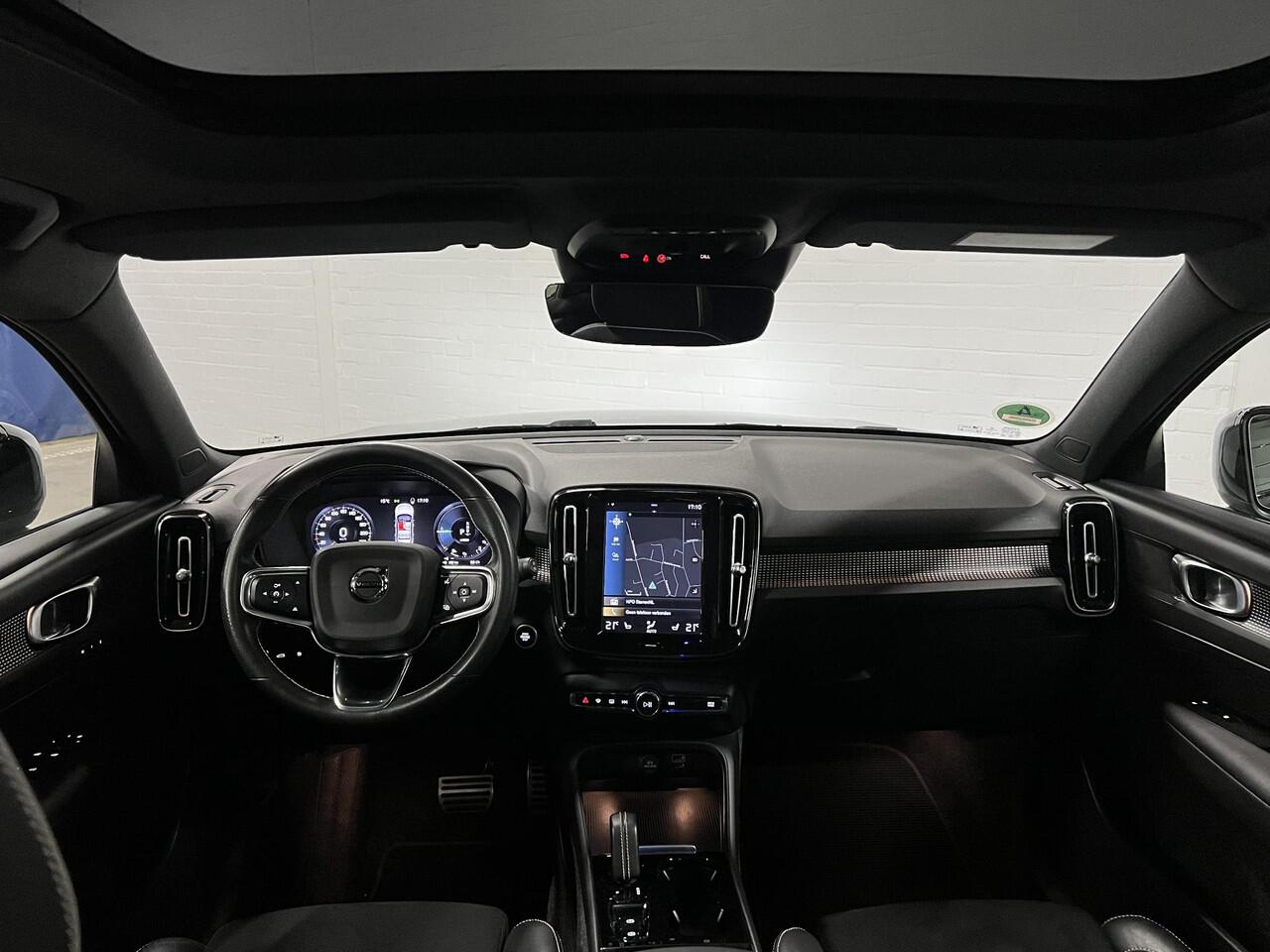 Volvo XC40 T5 Plug-in hybrid R-design Trekhaak | Adaptive Cruise | Open dak | Stoel-/stuurverwarming | Achteruitrij camera | Carplay