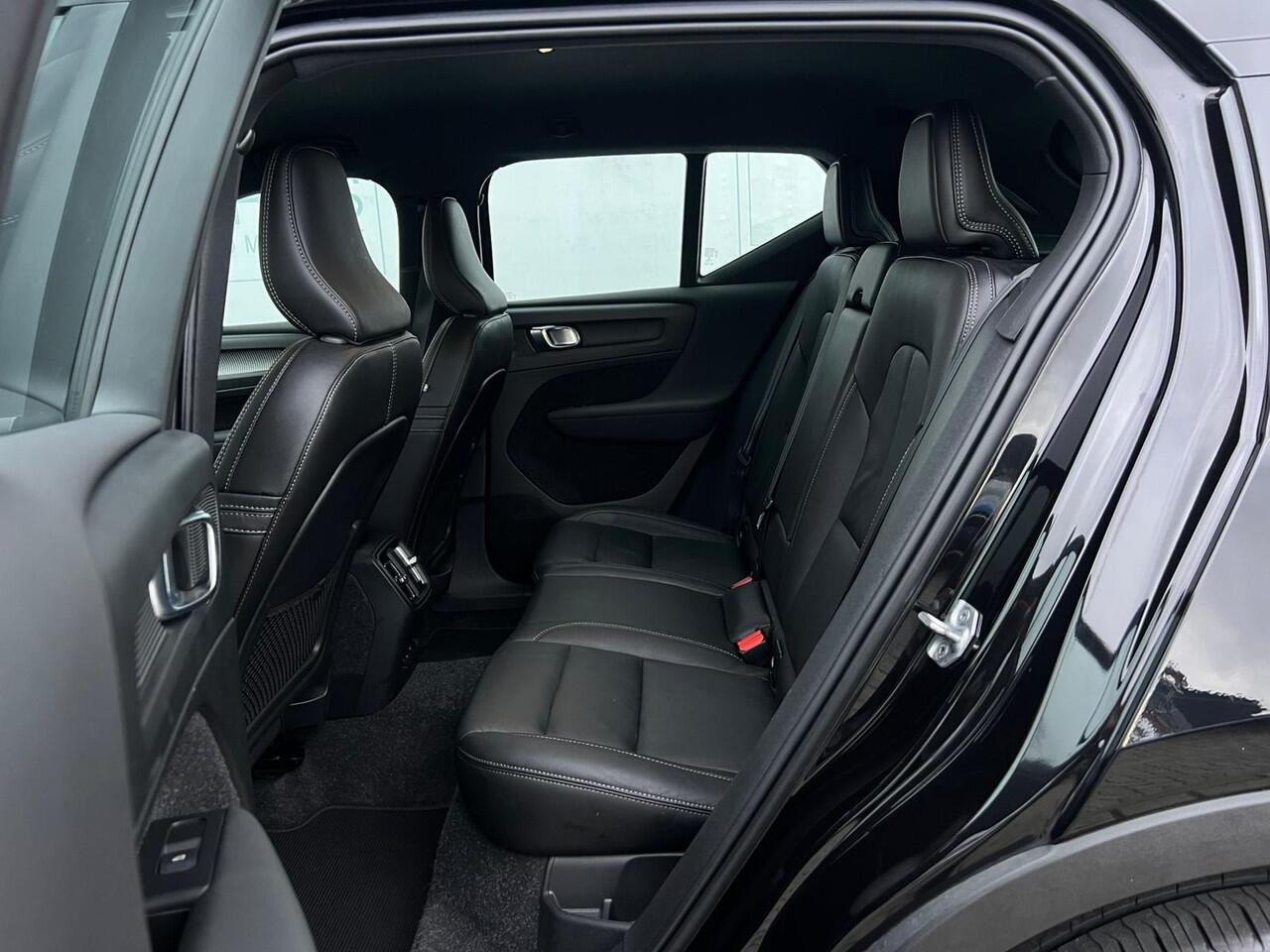 Volvo XC40 Recharge P8 AWD R-Design NL AUTO | LEDER | CAMERA | HARMAN KARDON | STUURWIEL VERW