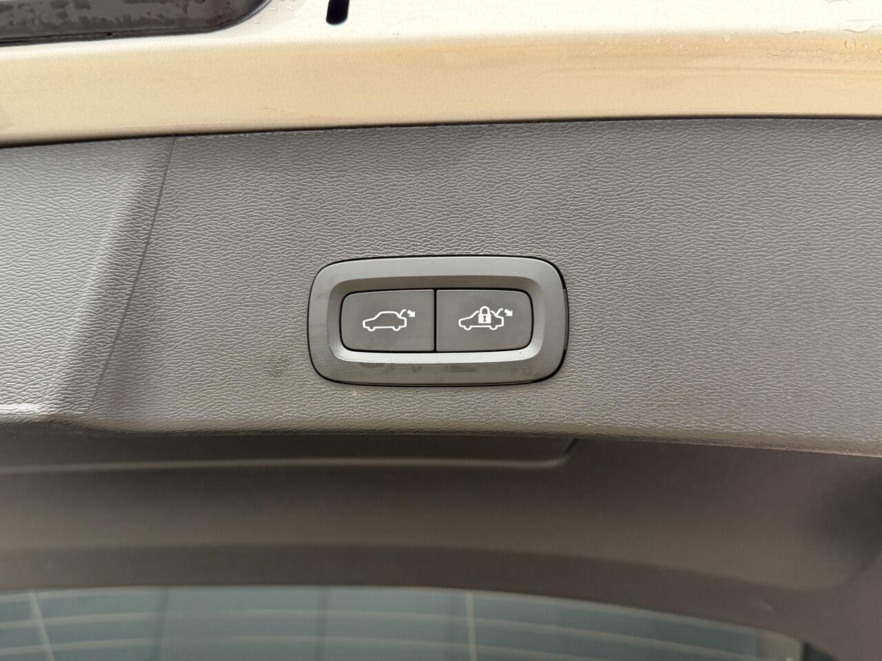 Volvo XC40 1.5 T5 Plug-in hybrid Plus Bright Getint glas | Camera | Stoel en Stuurverwarming