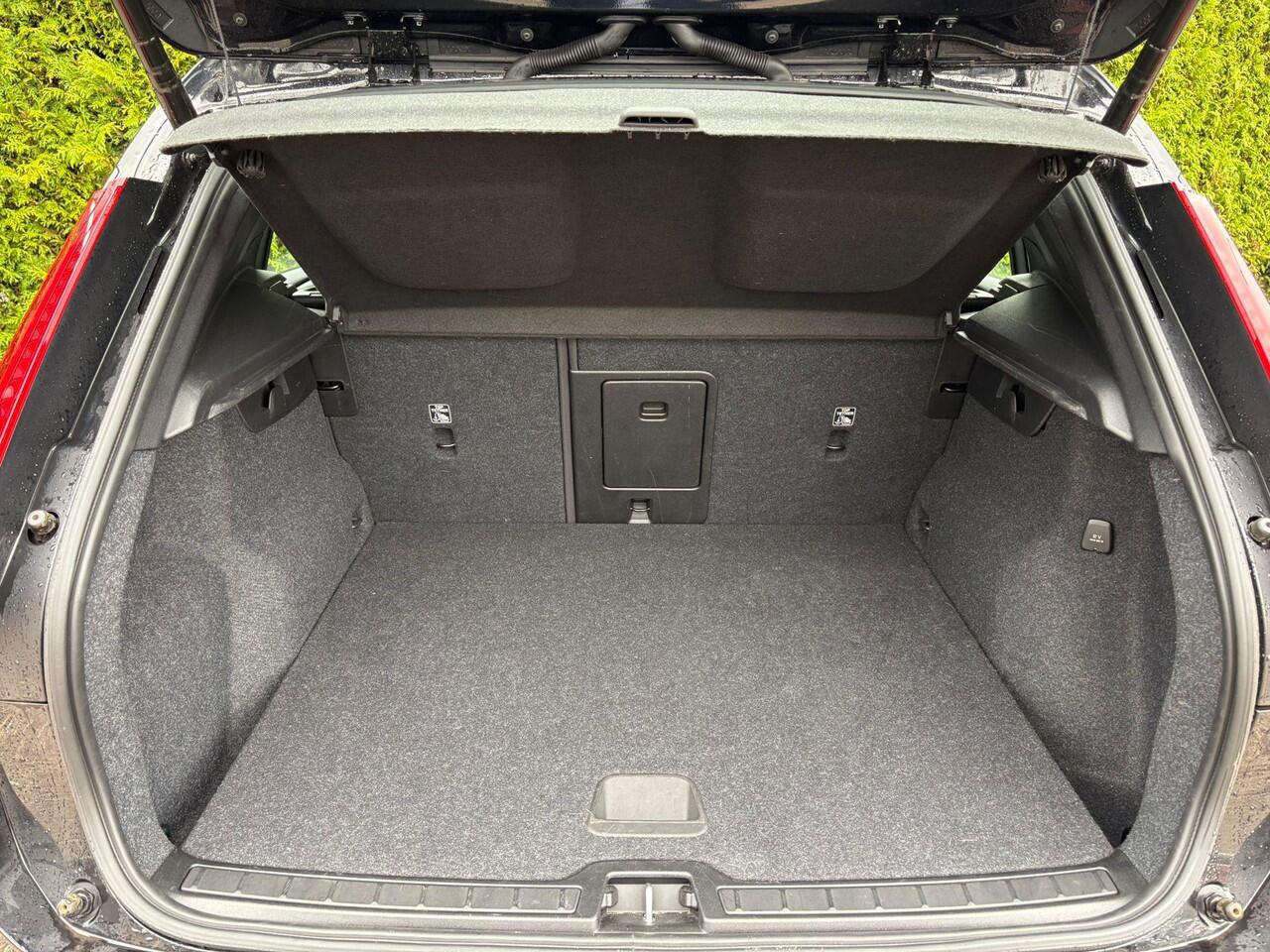 Volvo XC40 T5 Recharge R-Design Trekhaak | Adaptive CC | DAB