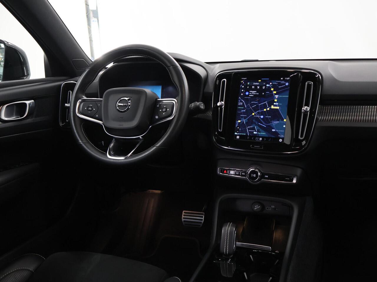 Volvo XC40 Recharge P8 AWD R-Design | SOH 91% | Trekhaak | Navigatie | Digitaal Dashboard | Comfortstoelen | Camera | DAB | Apple CarPlay/Android auto | Stoel/Stuurverwarming | BLIS |