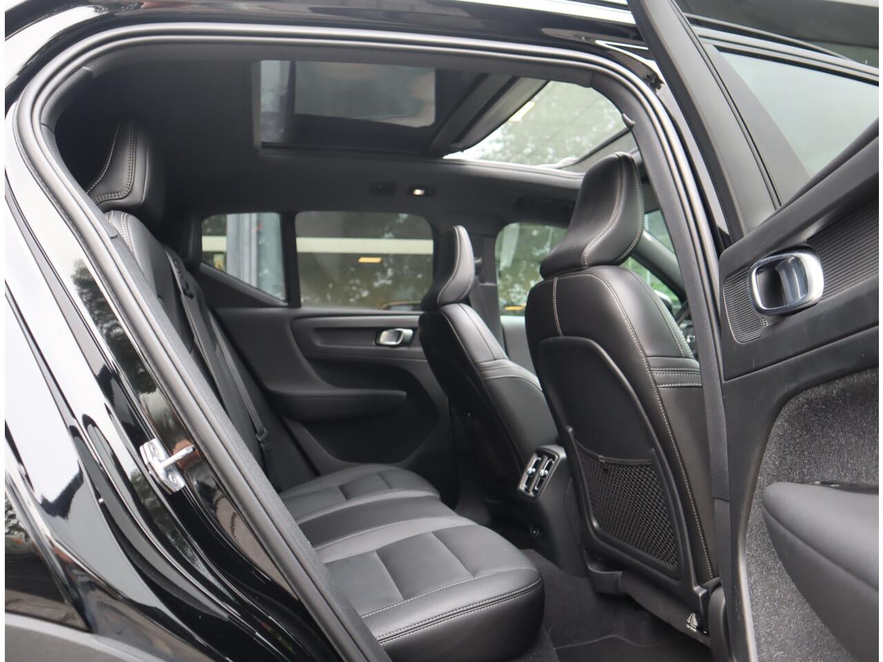 Volvo XC40 Recharge P8 AWD R-Design / SOH 92%