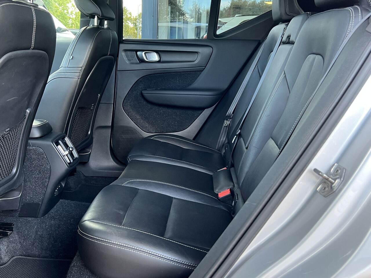 Volvo XC40 2.0 T4 Automaat 190 pk AWD R-Design Navigatie Trekhaak 2000 kg Panoramadak ACC Pilot Assist 360 Camera Vol Leder Elek stoelen Standkachel Apple Carplay Vol Opties NL Auto 4-WD