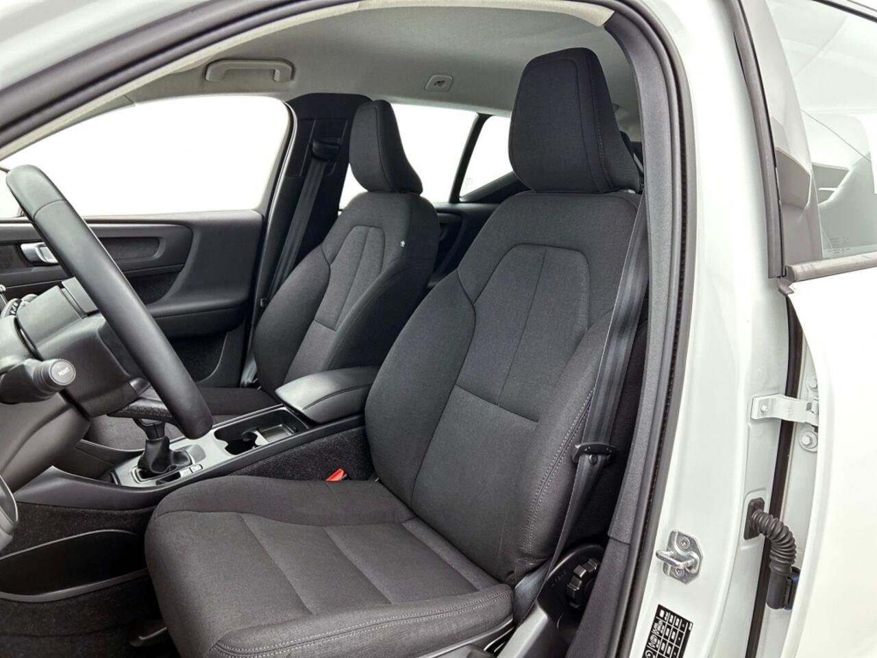 Volvo XC40 1.5 T2 Momentum Core | Rijklaar | Stoelverwarming | Navigatie |