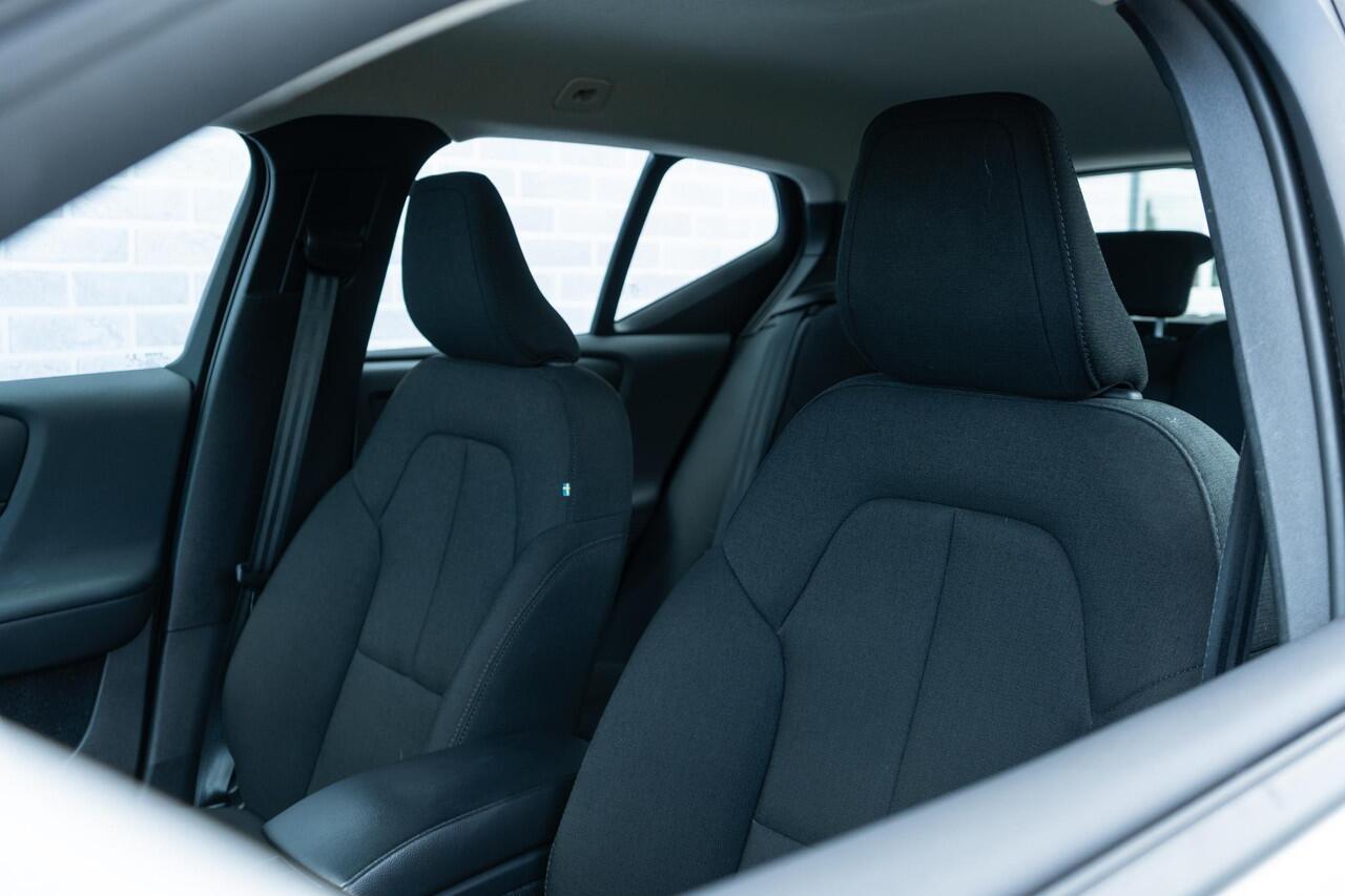 Volvo XC40 1.5 T2 Momentum Core | Cruise Control | Navigatie | Apple CarPlay & Android Auto | Parkeersensoren Achter | DAB Radio |