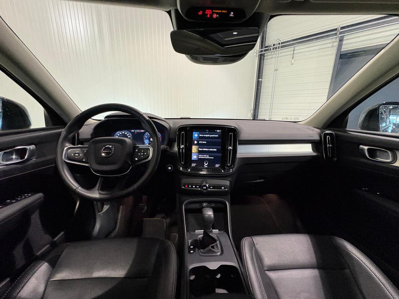 Volvo XC40 T2 Momentum Leder Panoramadak Parkeercamera 129pk