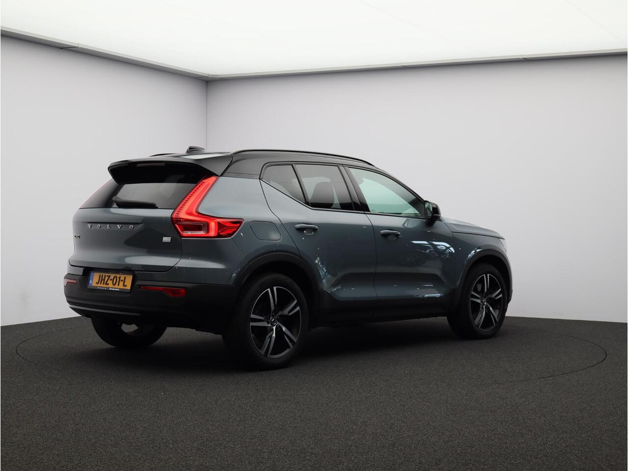 Volvo XC40 T5 Recharge R-Design / Trekhaak / Adapt. cruise / Elektr. bed. stoelen / Full led / Keyless / Stoel+stuurwielverwarming