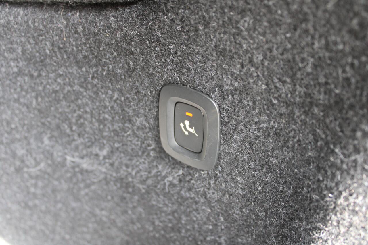 Volvo XC40 T5 Twin Engine Momentum Pro | Harman Kardon | BLIS | Trekhaak