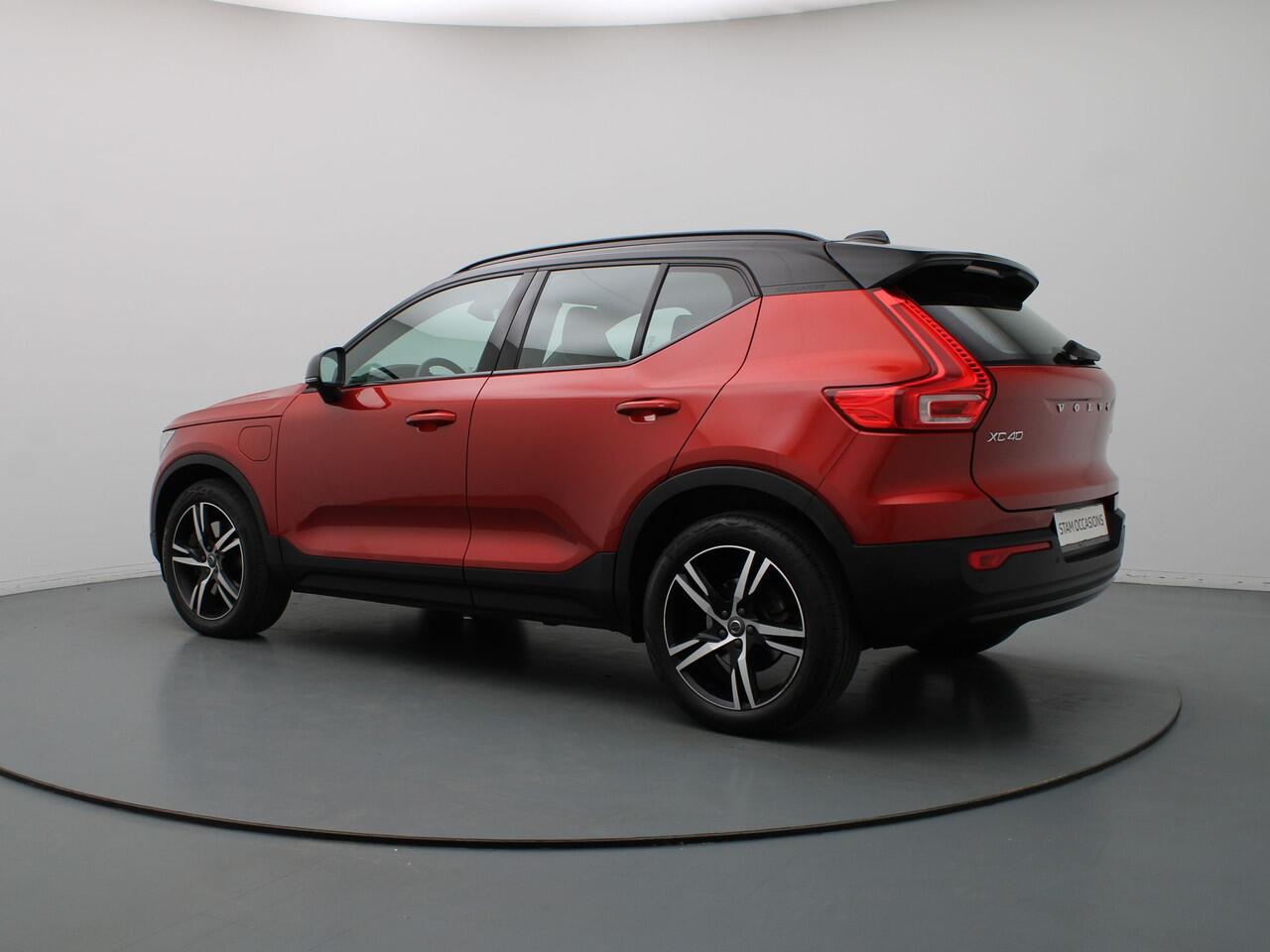 Volvo XC40 T5 260pk Recharge R-Design Automaat Harman Kardon | Camera | Adapt. Cruise | Stoel-/stuur-/voorruitverw.