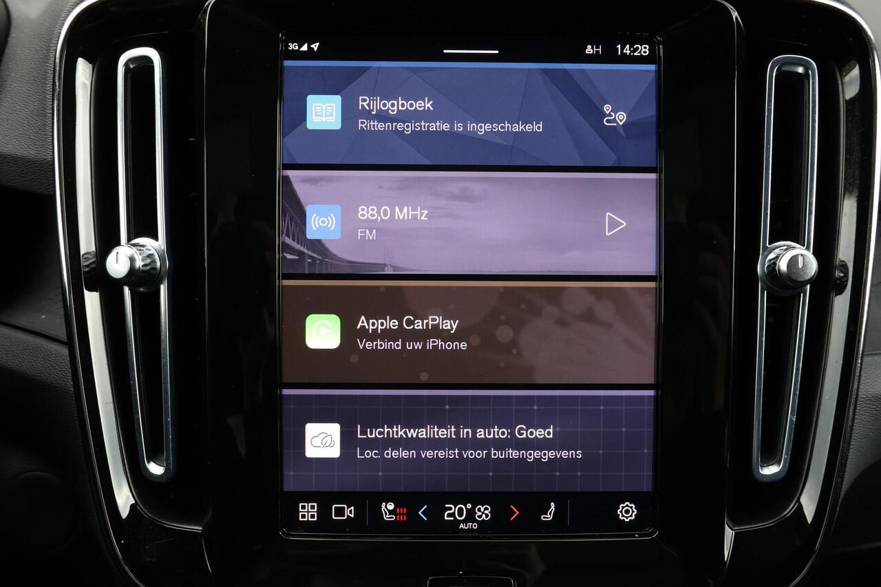 Volvo XC40 Recharge Twin Ultimate 78 kWh - Panorama/schuifdak - IntelliSafe Assist & Surround - 360º Camera - Verwarmde voorstoelen, stuur & achterbank - Parkeersensoren voor & achter - Elektr. bedienb. voorstoelen met geheugen links - Draadloze tel. lader - Warmtep