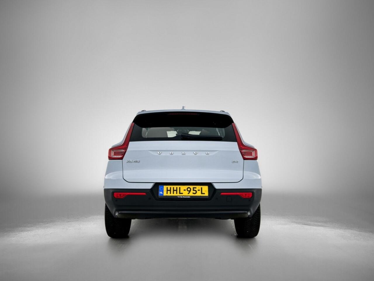 Volvo XC40 2.0 B4 Plus Dark | 19 inch | Trekhaak | Voorruit verwarming