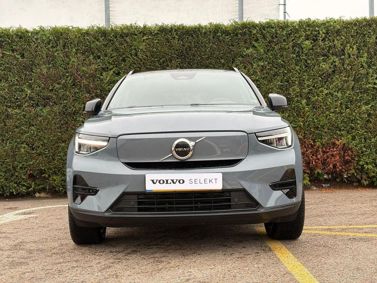 Volvo XC40 Recharge Plus 70 kWh | BLIS | Stoel/Stuur Verwarming | Pilot Assist |