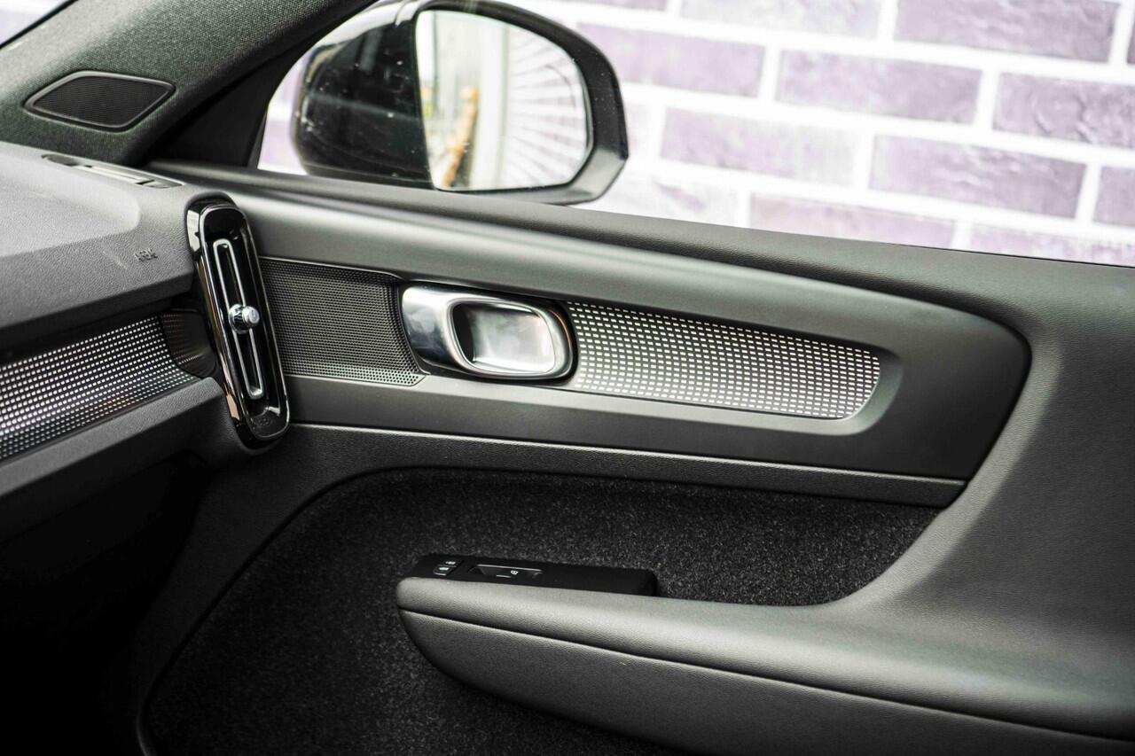 Volvo XC40 Recharge P8 AWD 78 kWh R-Design | Adaptieve Cruise Control | Stuur-/Stoelverwarming | Getint Glas | Keyless | Camera | Carplay | BLIS |