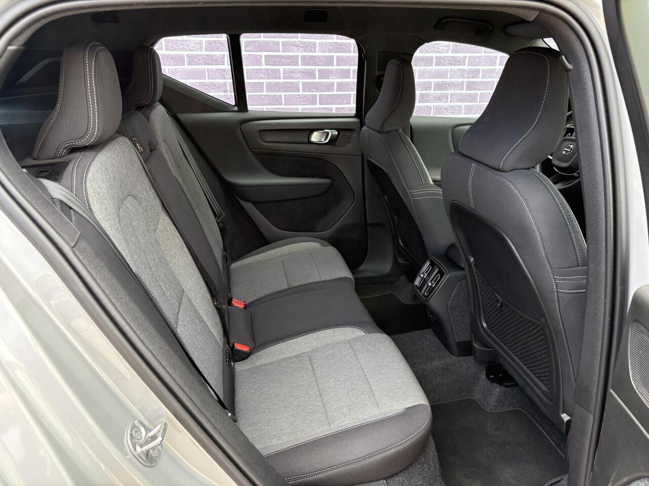 Volvo XC40 2.0 B4 Plus Dark | Trekhaak | Memory | Zitting verlengers | parkeersensoren vóór en achter | camera | Google auto | Full LED | verwarmde voorstoelen en stuurwiel | trekgewicht 2000KG! |