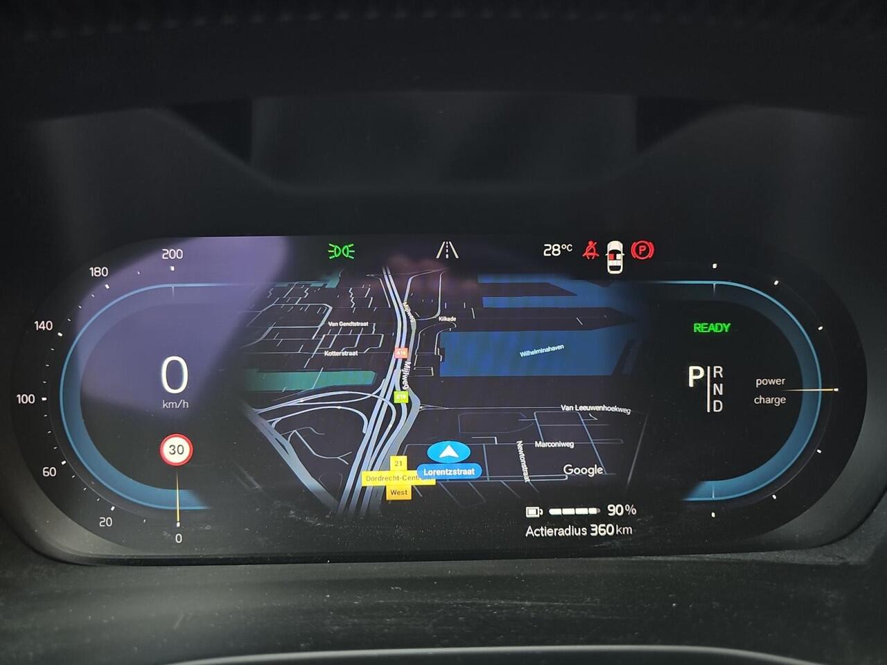 Volvo XC40 Recharge Core 70 kWh | Trekhaak | Stoelverwarming | Apple Carplay | 20 inch velgen |