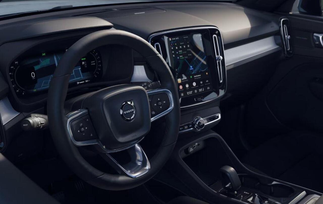 Volvo XC40 B4 211PK Automaat Plus Dark / Navigatie / Camera / Stuur-Stoelverwarming / Adaptieve Cruisecontrol / Harman Kardon / Elektrische best.stoel met geheugen / Connect Microtech-Nubuck / Extra getint glas