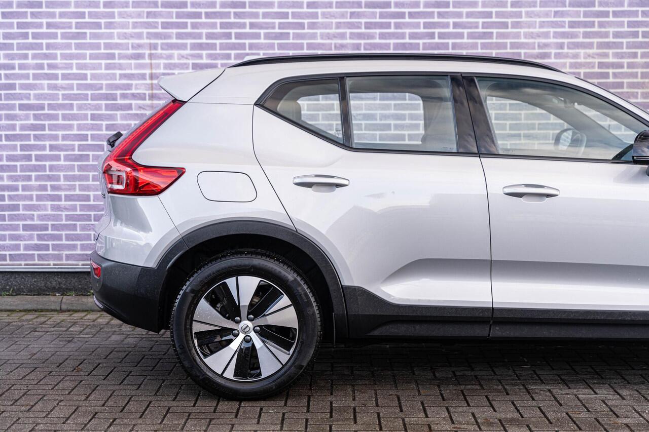 Volvo XC40 2.0 B4 Plus Dark | Trekhaak | Google | Dodehoekdetectie | Adaptieve Cruise Control | Stoel + stuurverwarming | 19" LM | Verwarmbare voorruit |