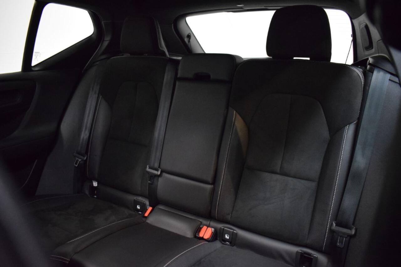 Volvo XC40 Recharge P8 AWD R-Design 408 pk Sunroof/ Trekhaak 1500kg/ Harman Kardon/ 360 Cam/ Stuur en Stoelverw.