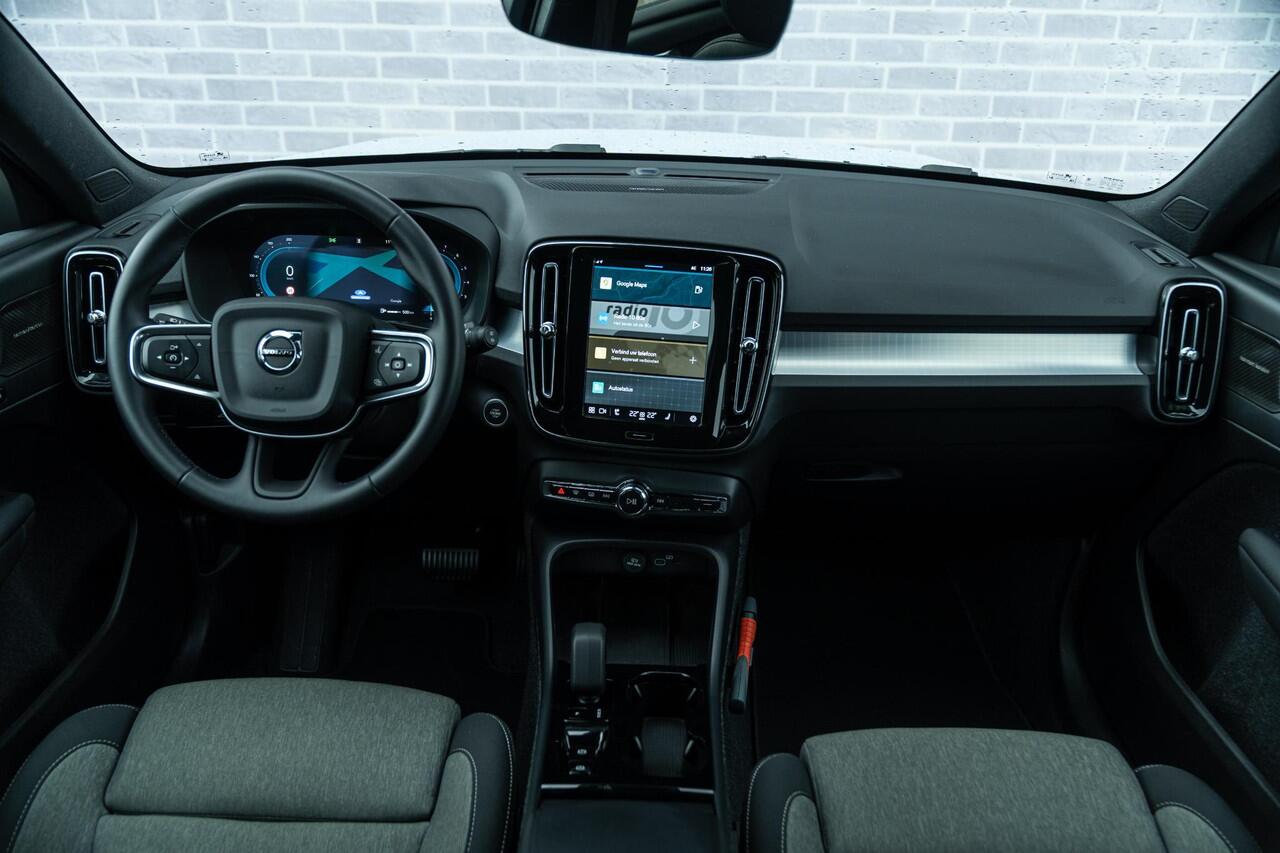 Volvo XC40 2.0 B4 Plus Dark | Trekhaak | Camera | Carplay | Adaptieve Cruise Control | Stoel- en Stuurwielverwarming | Keyless |