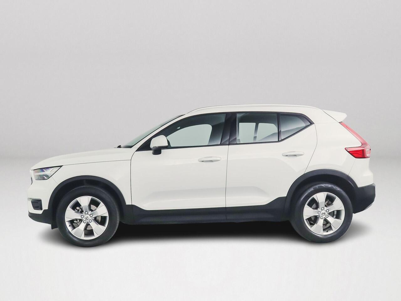 Volvo XC40 T2 Aut. Business Pro | Panoramadak | Stoel- en stuurverwarming | Parkeercamera | Trekhaak