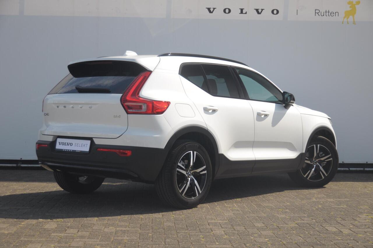 Volvo XC40 B4 211PK Automaat Plus Dark / Adaptive cruise control / Elektrische stoelen / Harman Kardon audio / Pilot assist / BLIS / Stoel en stuur verwarming / Elektrische achterklep / Parkeersensoren met camera / Google infotainment