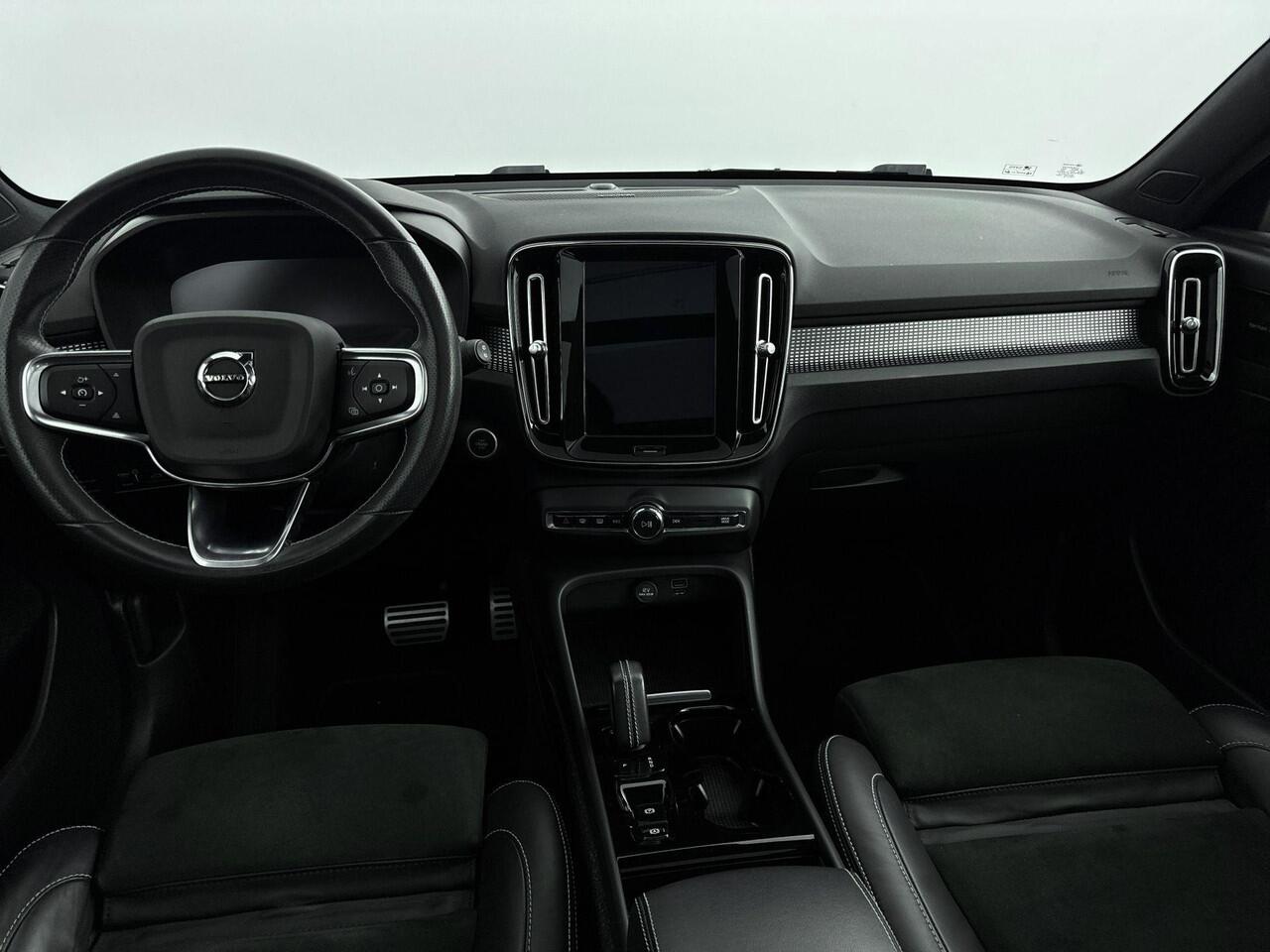 Volvo XC40 1.5 T5 Recharge R-Design Expression | Climate Pack | Cruise Control | Navigatie | Lichtmetalen velgen 18"| Panorama-Dak | Trekhaak
